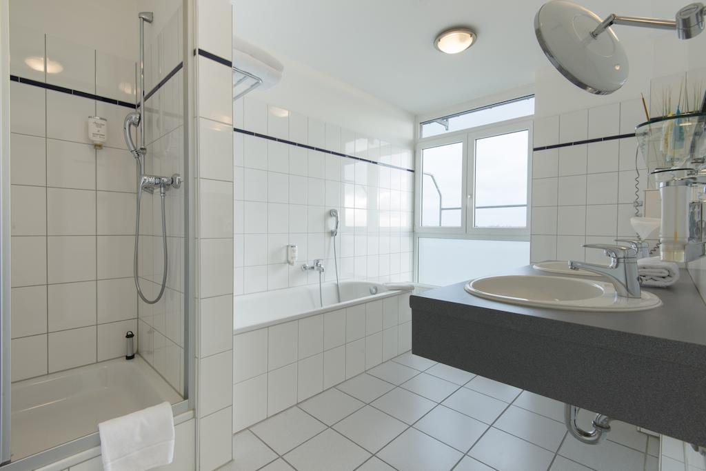 Hotel Rheinpark ريز المظهر الخارجي الصورة